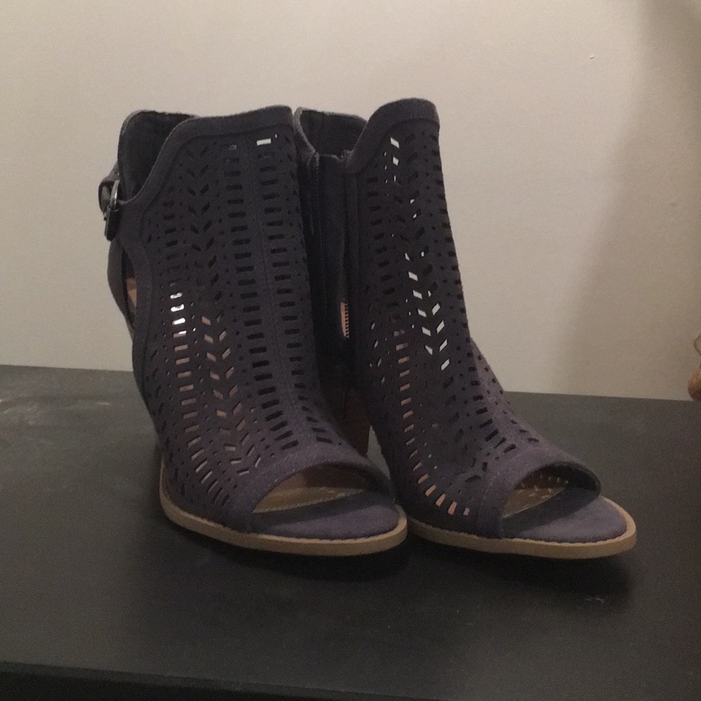 Brand New Report Blue Heels